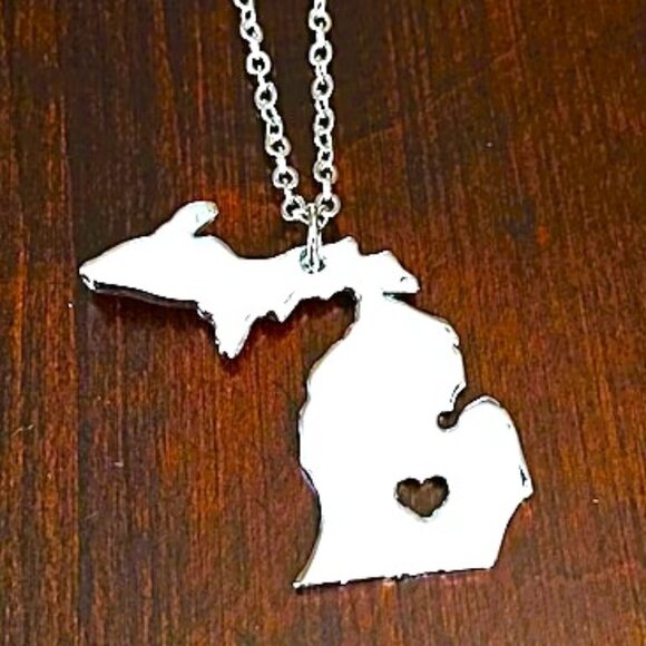 STAINLESS STEEL MAP OF MICHIGAN NECKLACE - Picture 1 of 1